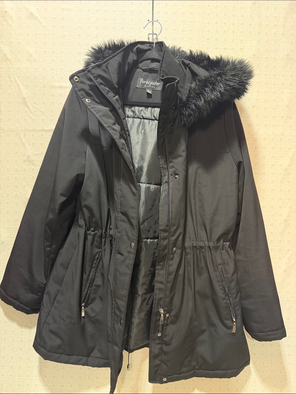 Forecaster Women’s Black Hooded Faux-Fur Trim Puffer Parka